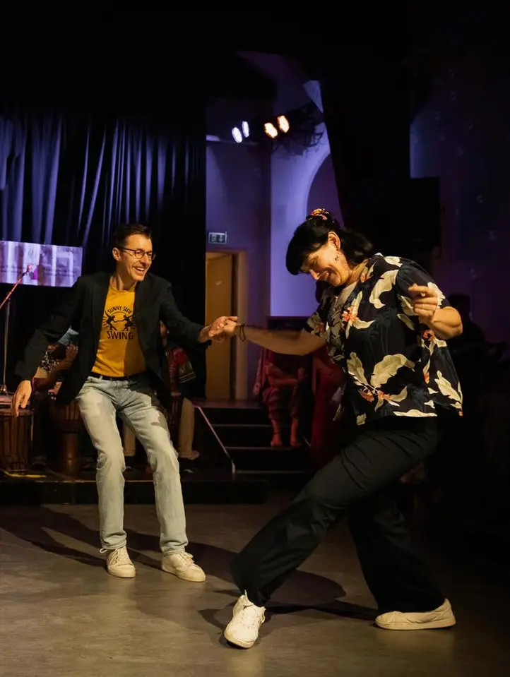 Swingtänzer*innen bei einer Veranstaltung von Sunny Side Swing Studio